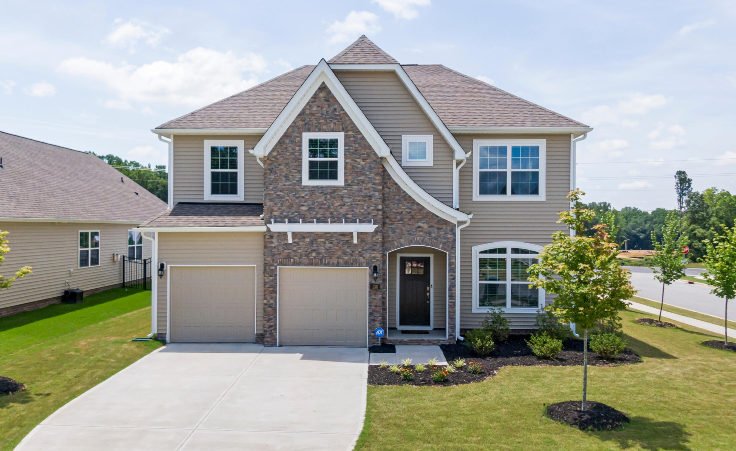 Exterior view of townhomes, managed by Gabriela Jonas for real estate Buyers