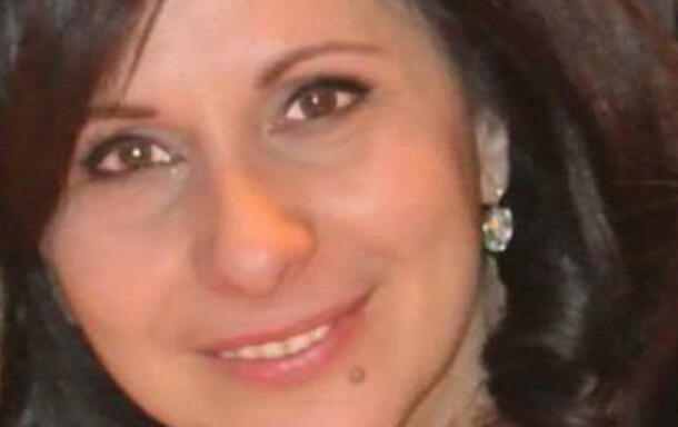 Professional portrait of Gabriela Jonas, residential real estate broker with Royal LePage Expert, serving Longueuil, Brossard, Saint-Constant, Delson and the South Shore of Montreal.